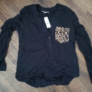 Super cute Black/leopard print long sleeve!!
